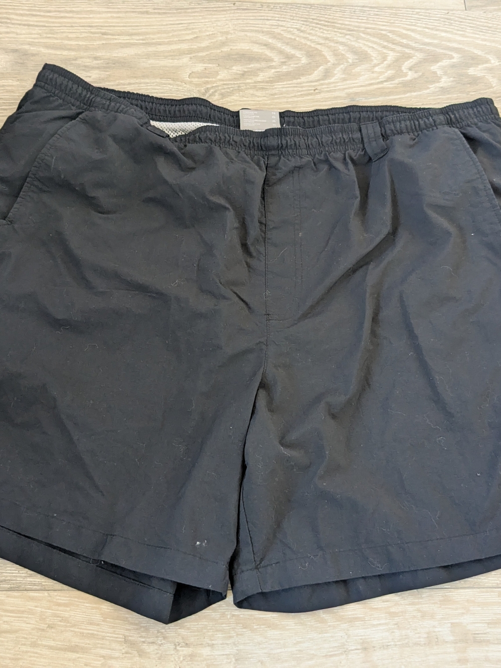 Columbia Sportswear Mesh-Lined Shorts - Black & White Mens XL